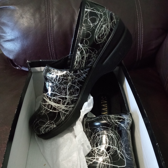 Savvy Black Glittery Swirly Shoes - Picture 4 of 7